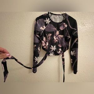 Stylish and Flattering XS Swimwear Crop Top with Tie Back